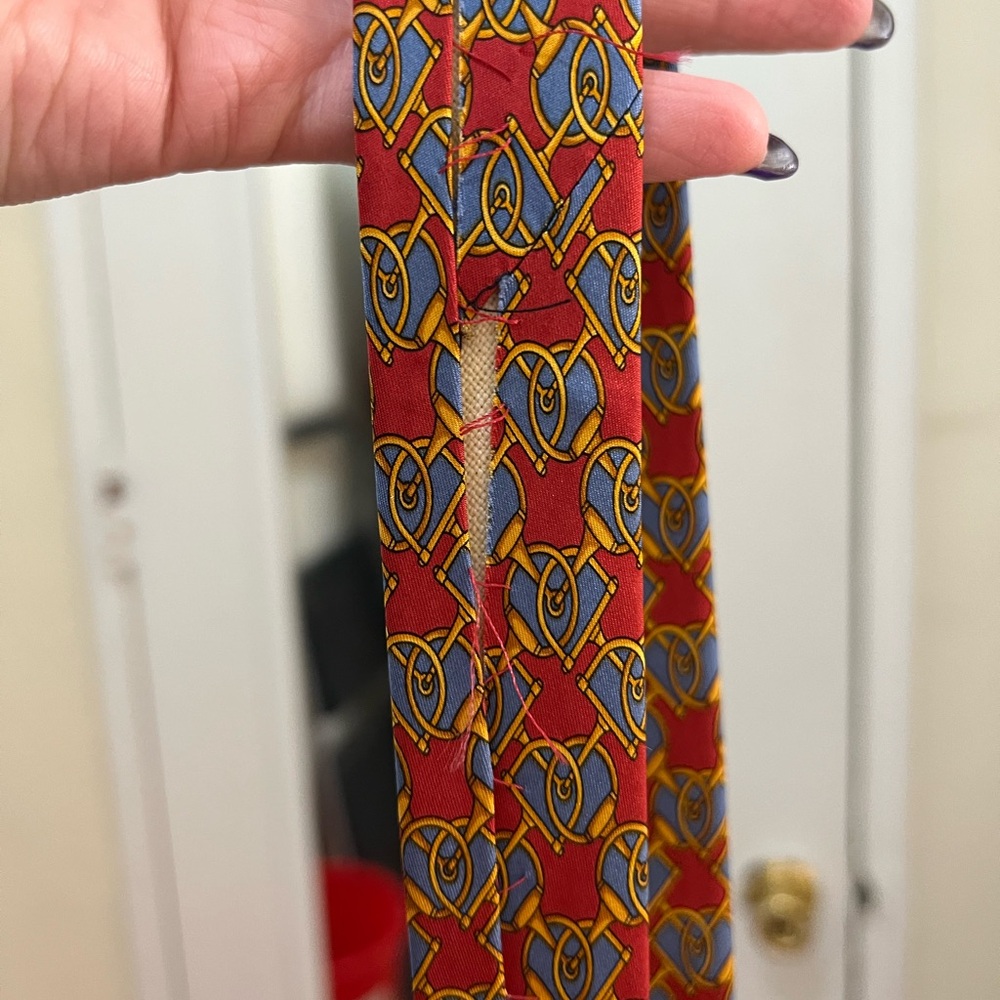 Gucci Red and Gold Geometric Tie - Picture 4 of 5